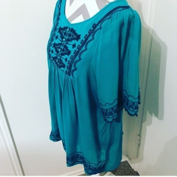 Urban Mango Boho Embroidered Top Size Small - Picture 5 of 9